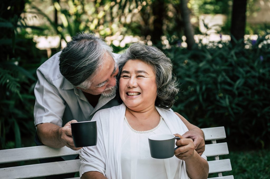 ฉีดวัคซีน ผู้สูงอายุ} ฉีดวัคซีนผู้สูงอายุ